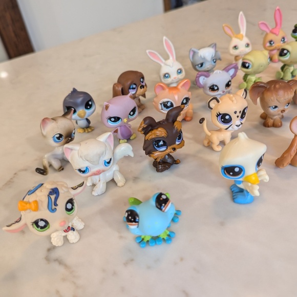 Lot of 26 Littlest Pet Shop Characters - Picture 2 of 4